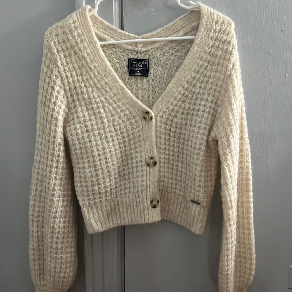 Abercrombie & Fitch Buttoned up Sweater